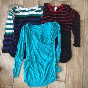 Maternity sweater bundle size small
